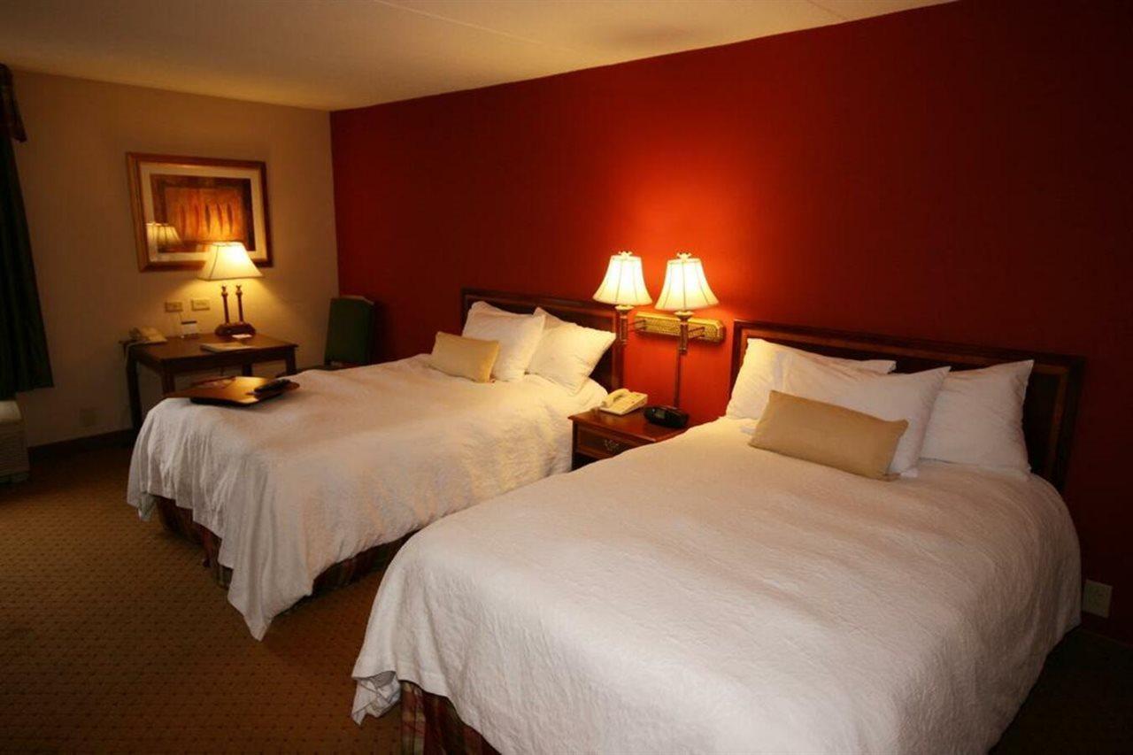 Hampton Inn Pennsville Екстериор снимка