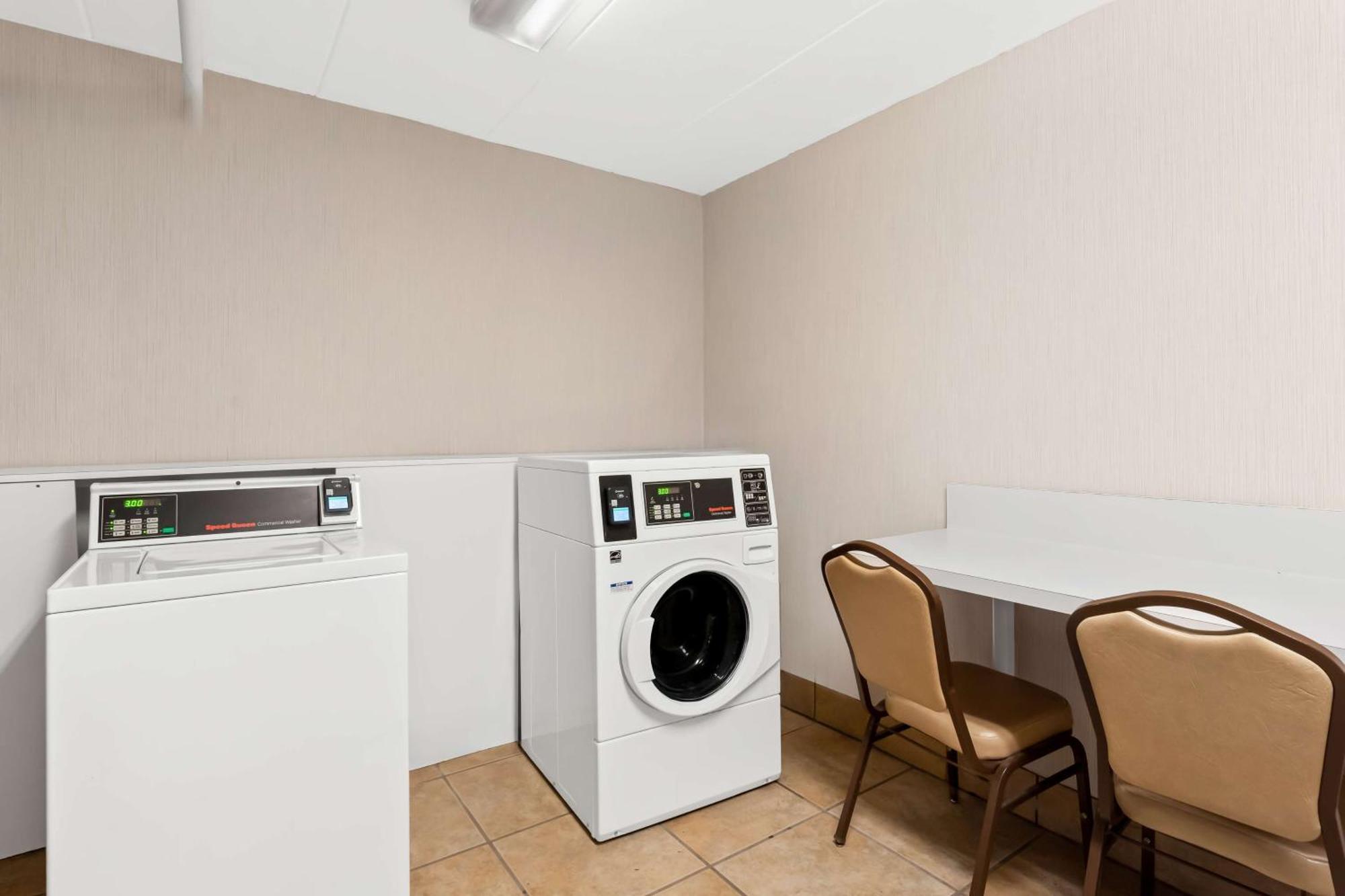 Hampton Inn Pennsville Екстериор снимка