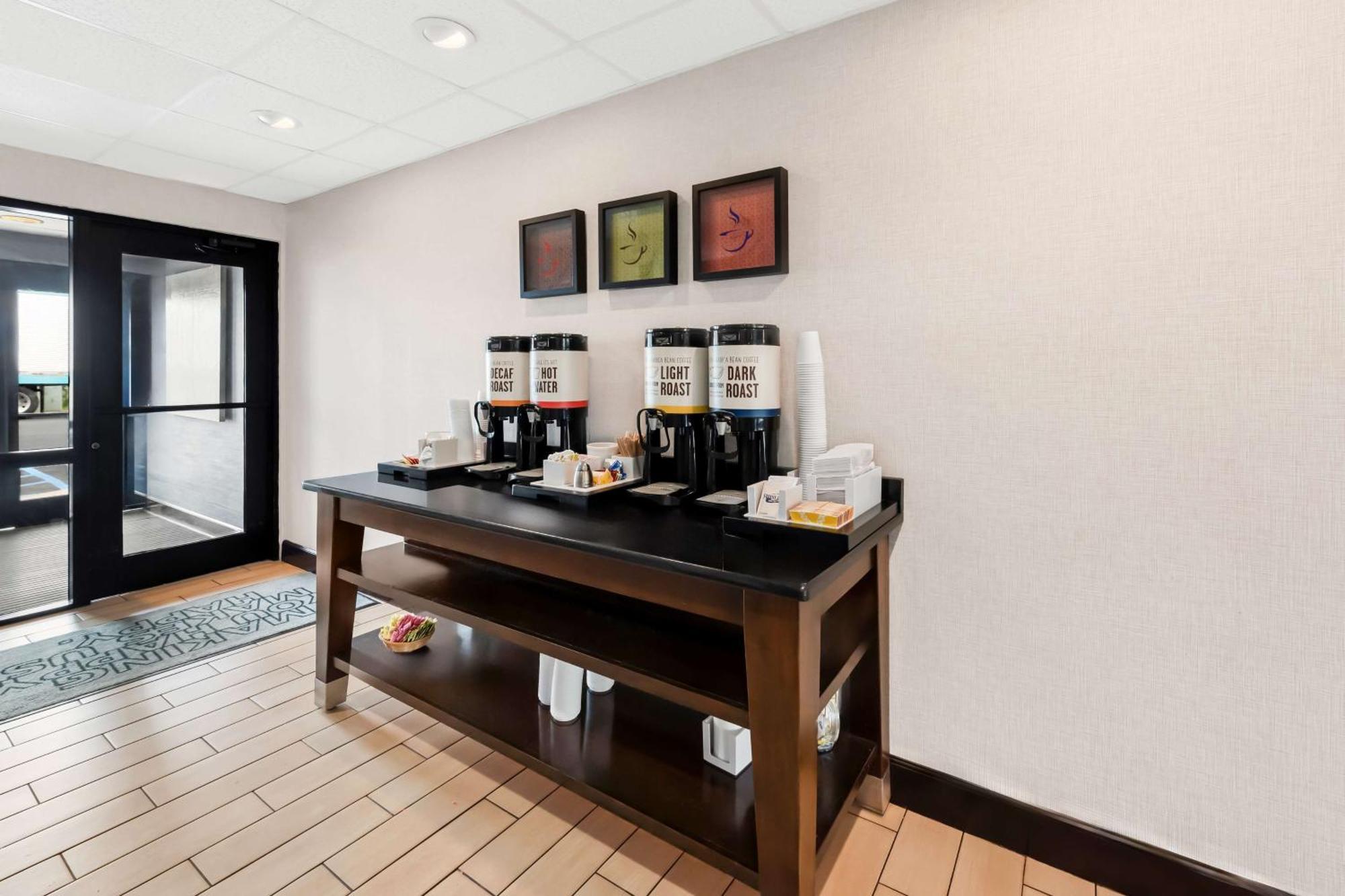 Hampton Inn Pennsville Екстериор снимка