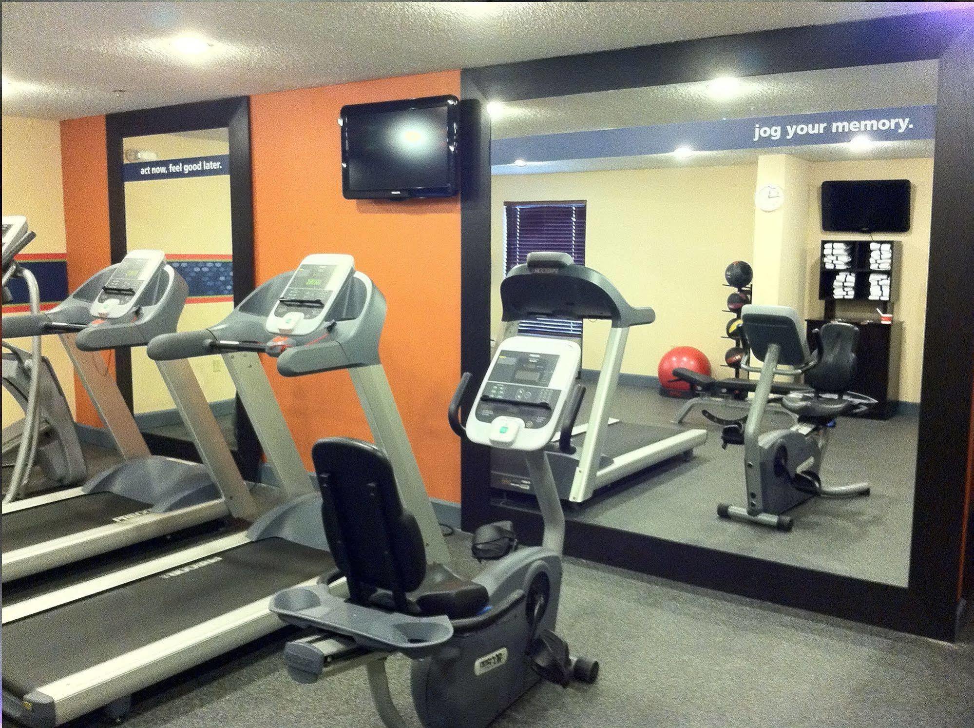 Hampton Inn Pennsville Екстериор снимка