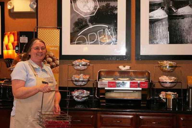 Hampton Inn Pennsville Екстериор снимка